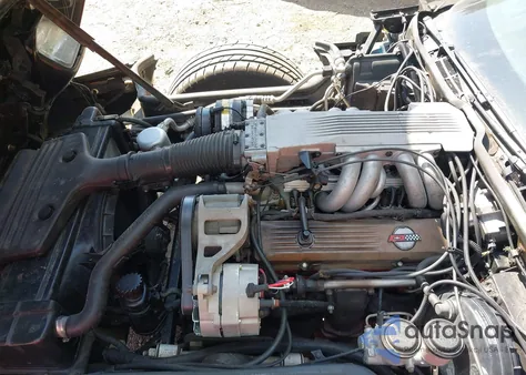 1985 Chevrolet Corvette z USA, uszkodzony, nr VIN 1G1YY078XF5130587